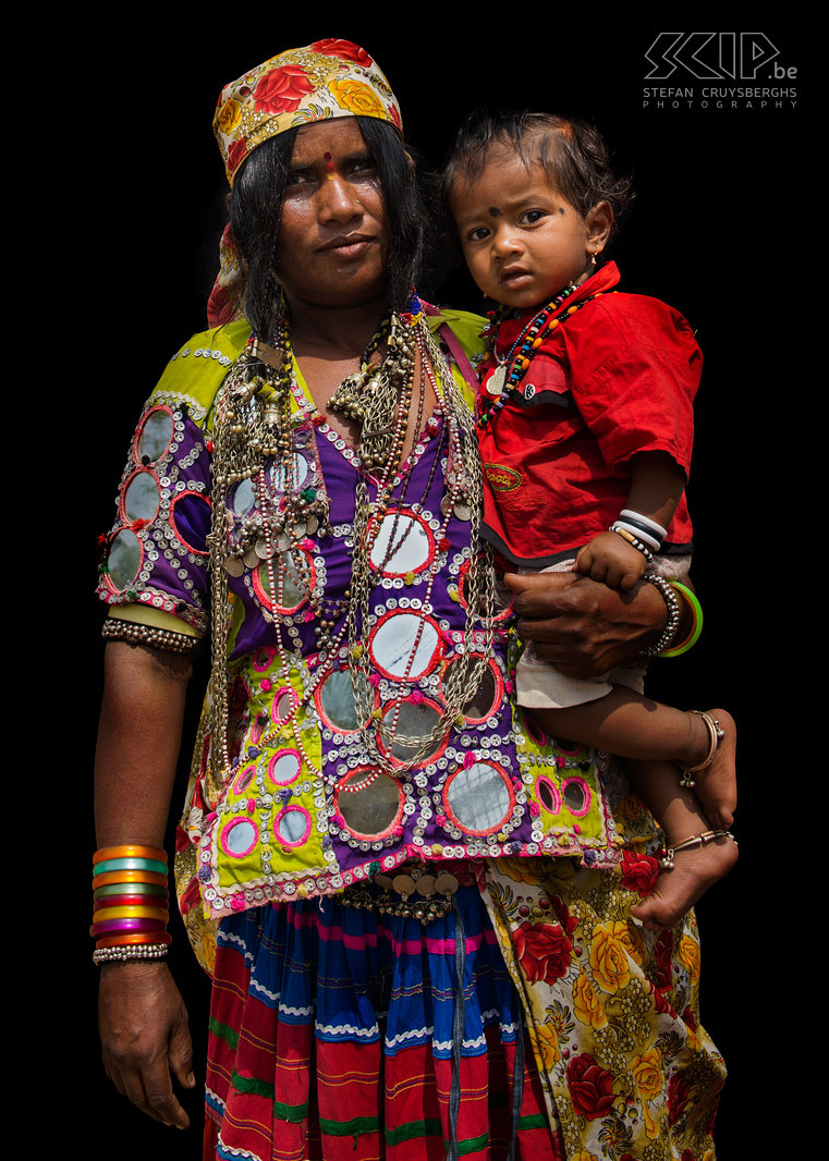 Banjara woman with child The Banjara or Lambani are the largest gypsy group in India. In the past they were nomadic and traded and transported salt, grains, firewood and cattle. Nowadays most of them have settled down. Banjaras speak Gor Boli, a language that originates from Sanskrit. Nowadays they also speak the predominant language of their surroundings. The Banjaras have a historical link with the Roma people in Europe. Most Banjaras still live in poverty and a lot of their children to not attend schools.  Stefan Cruysberghs